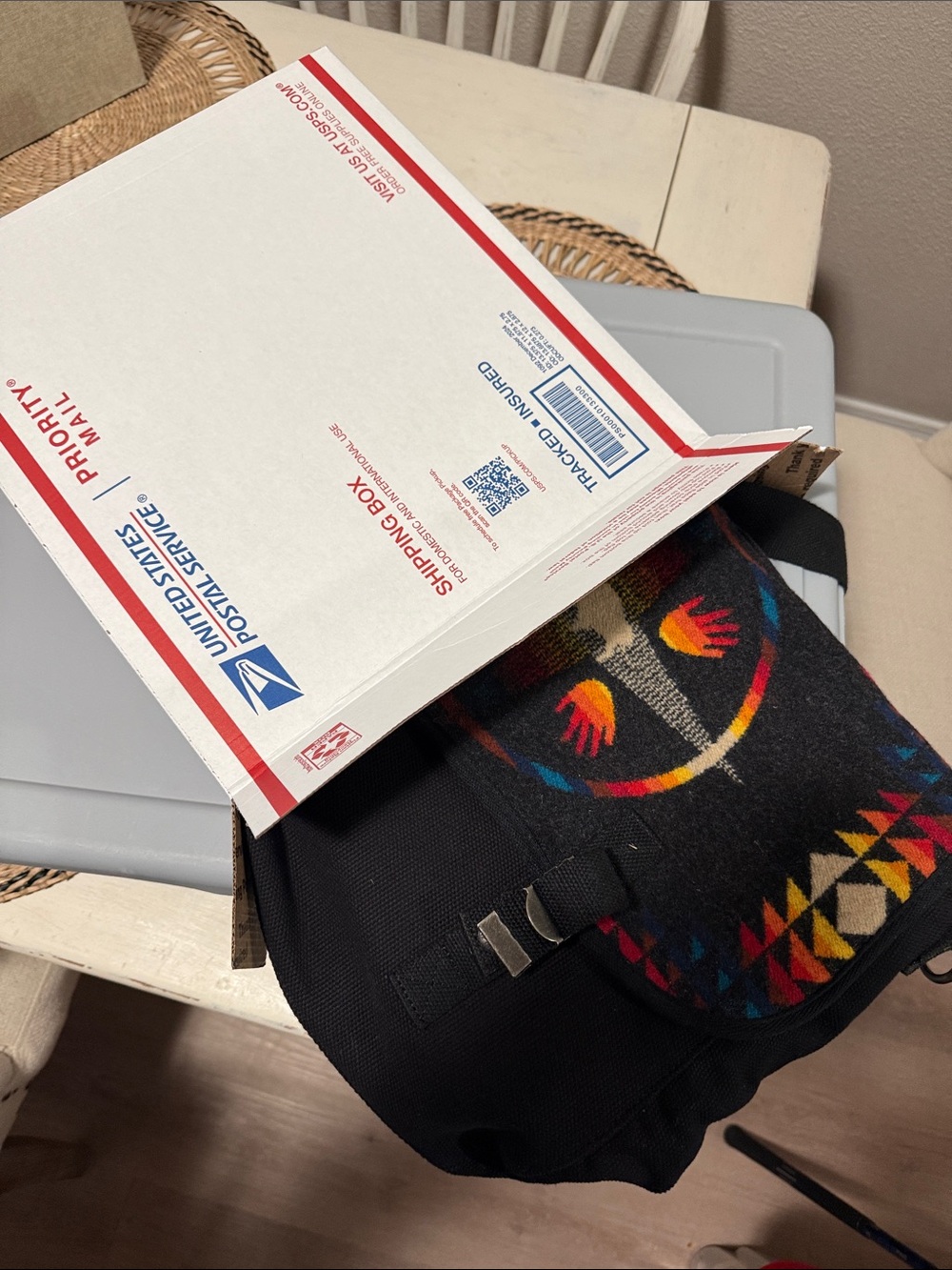 📦🚚Pendleton Black Canvas Crossbody Messenger Bag with Colorful Native Art Flap